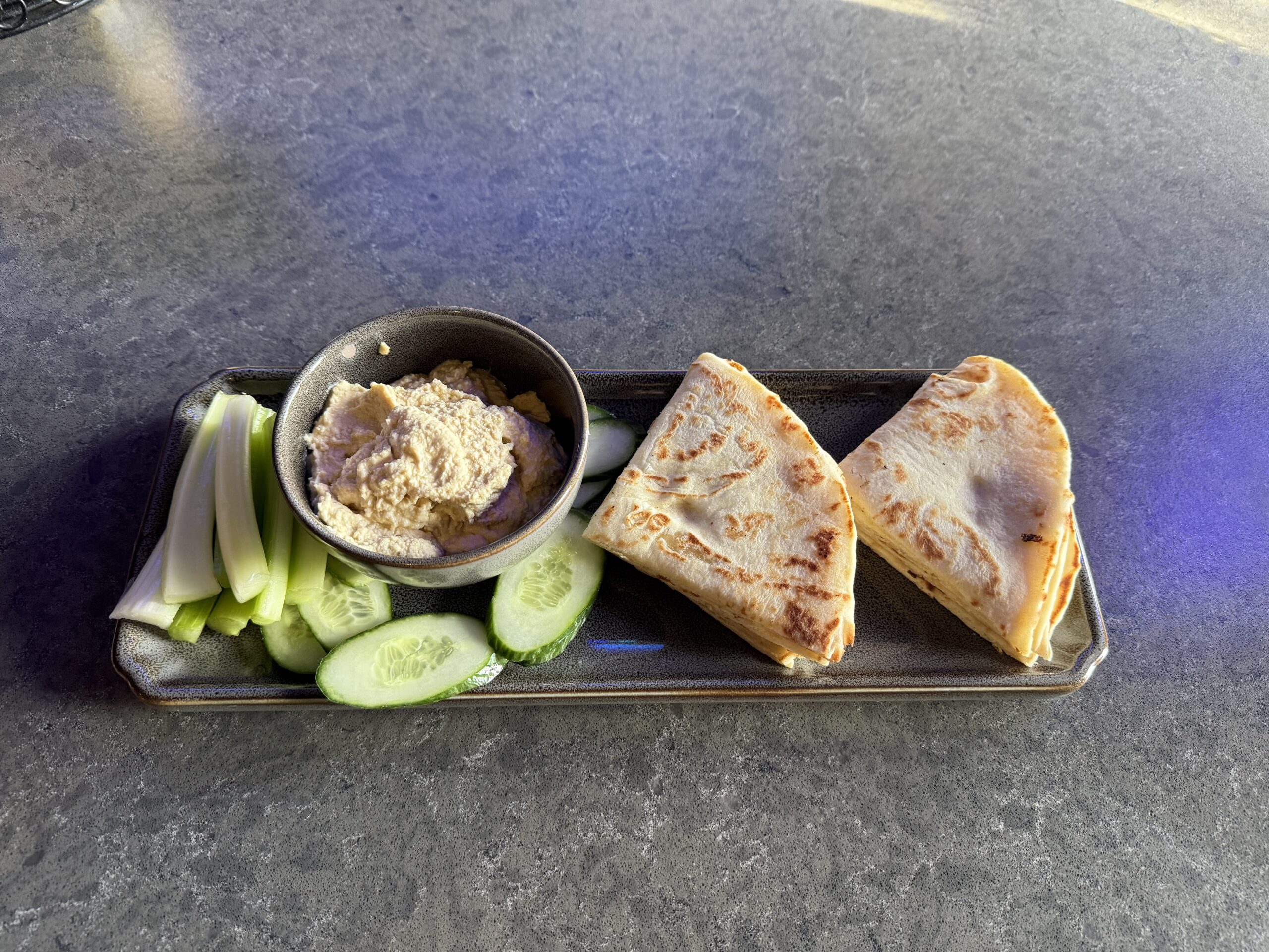 hummus and pita starter